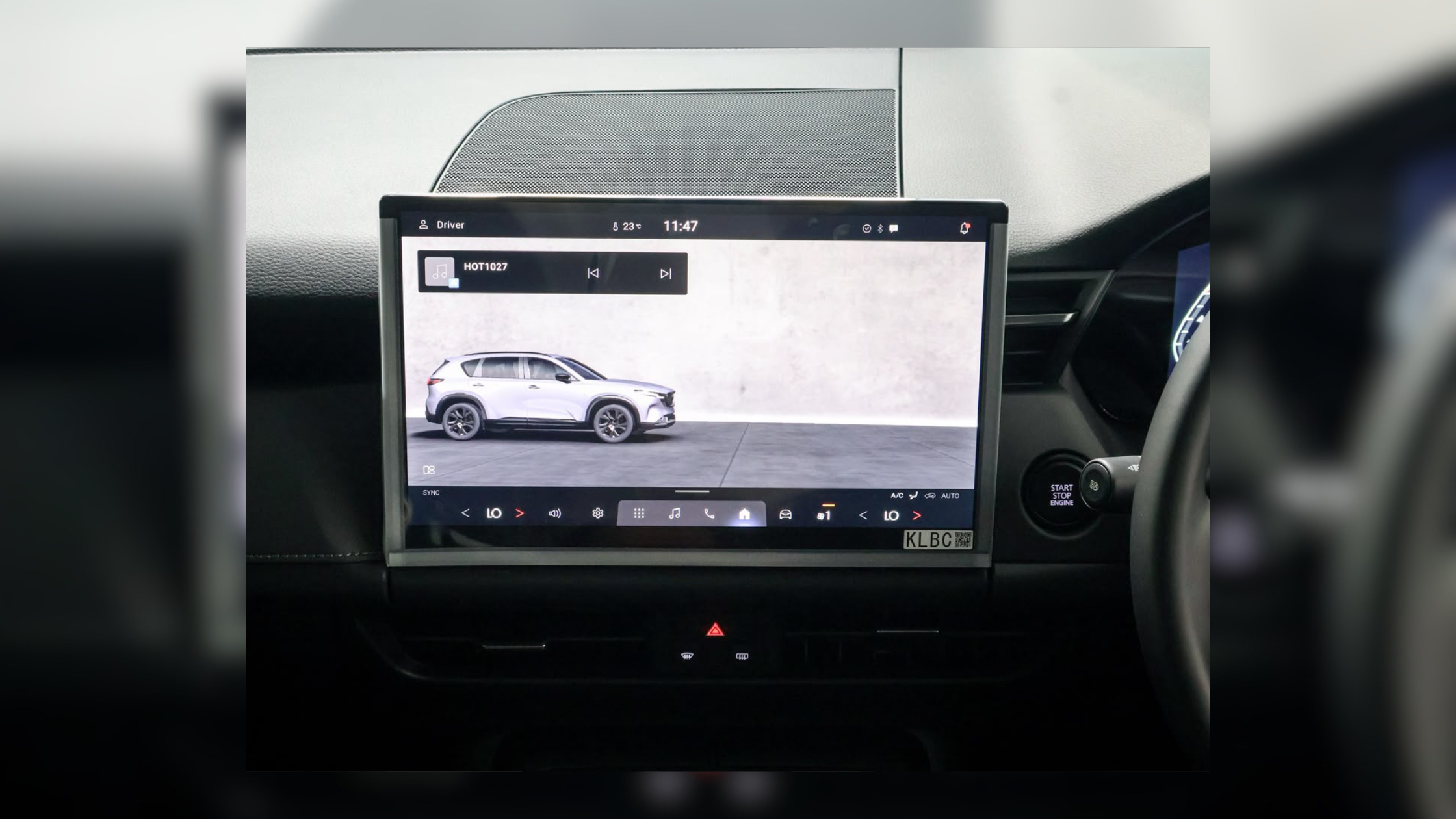 Mazda CX-5 2.5L Individual Infortainment Screen